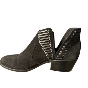 NEW Vince Camuto Pevista ankle bootie boots, black leather suede, size 8.5